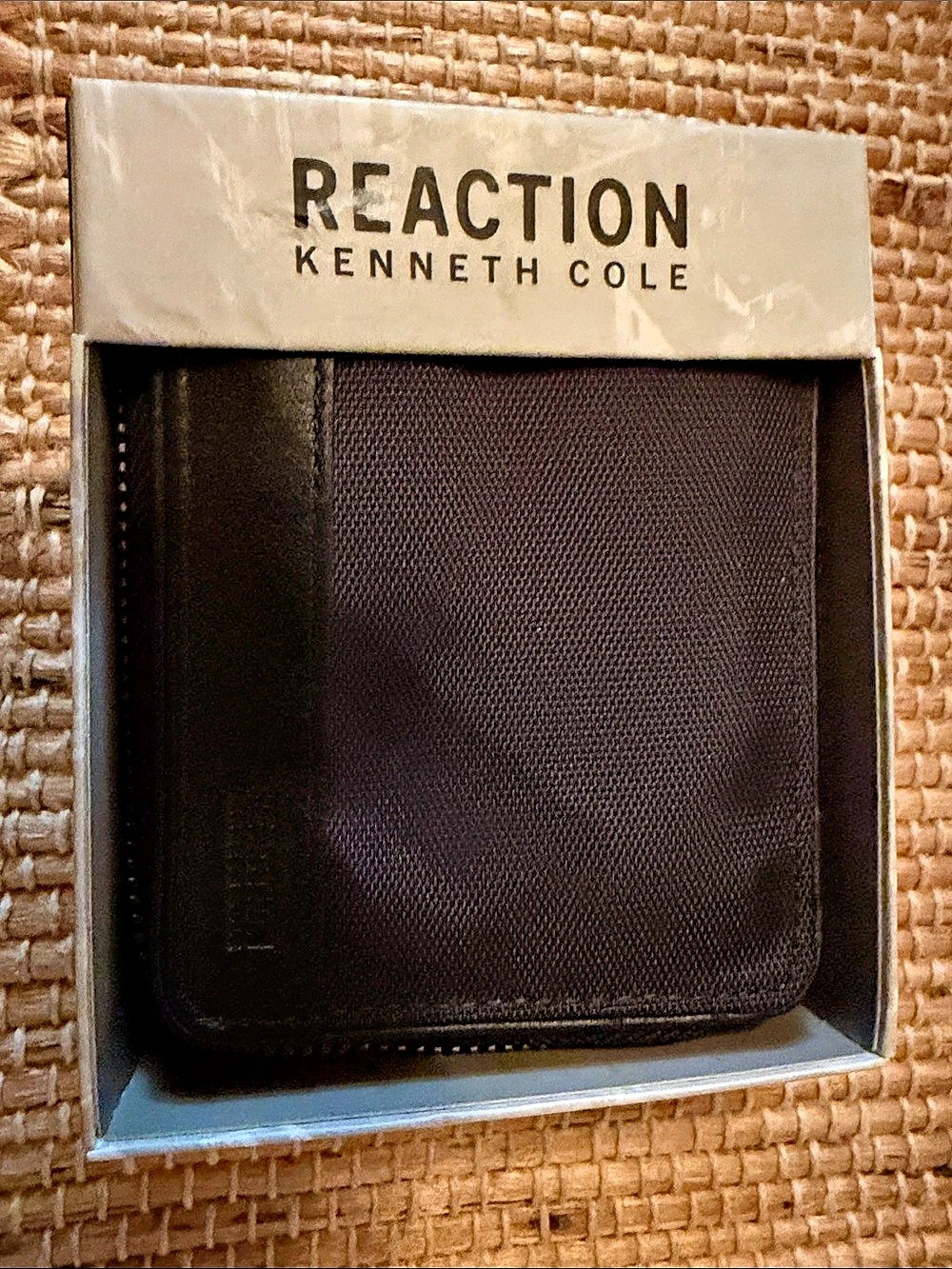 Kenneth Cole Reaction Techni-Cole RFID Protected Zip Around Wallet RFID